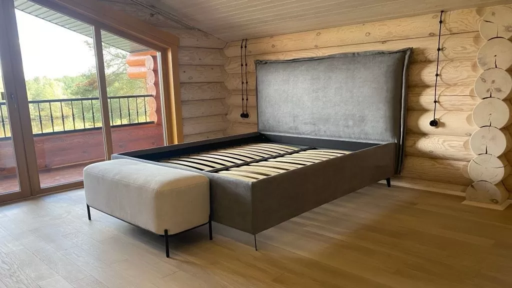 Двуспальная кровать 