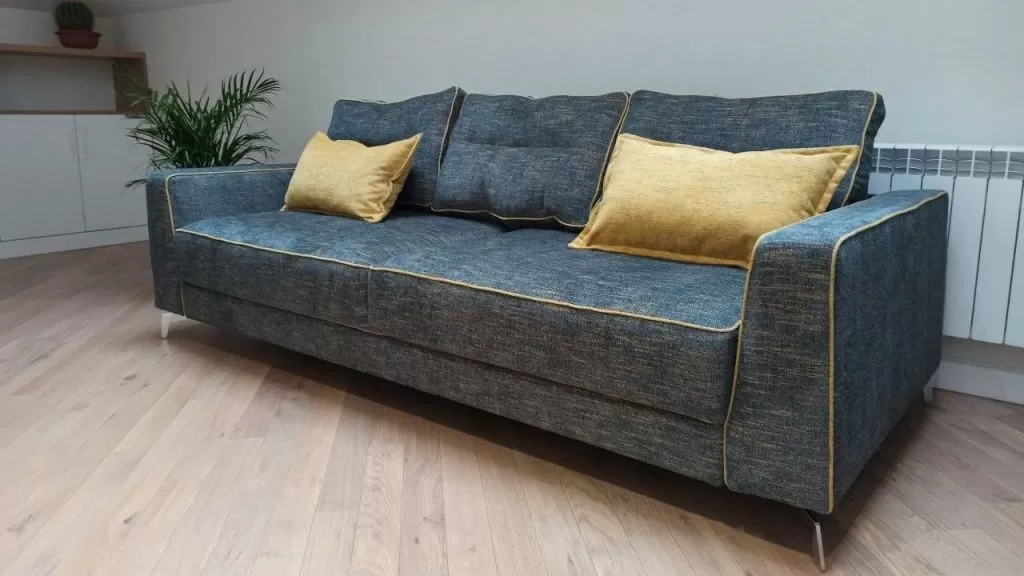 Прямой диван без механизма разложения для дома. Диван 