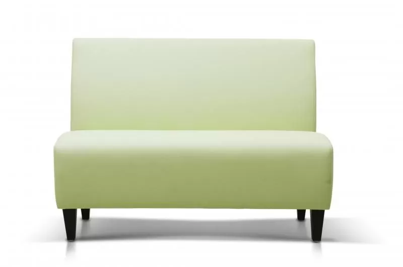 Белый двухместный диван Брашов без подлокотников на деревянных опорах, для кафе, бара, ресторана, гостинной, офиса от производителя ООО