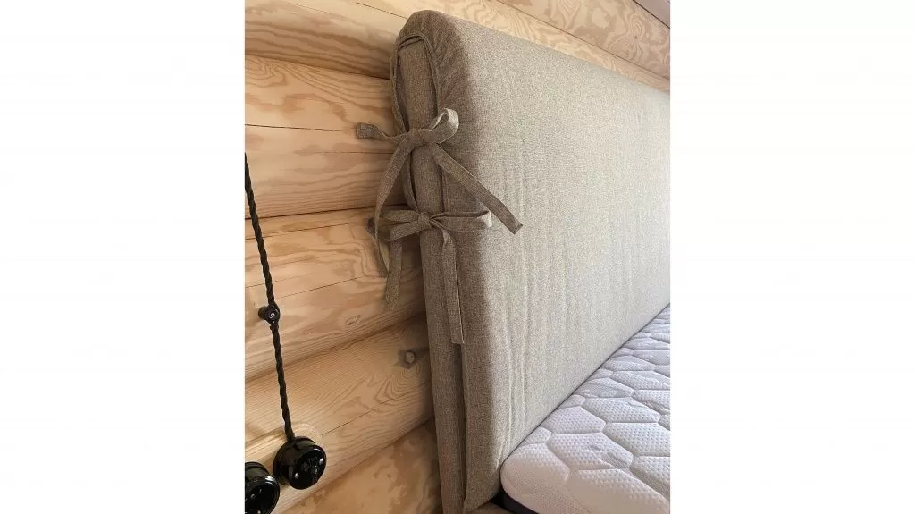 Кровать с подъемным механизмом 