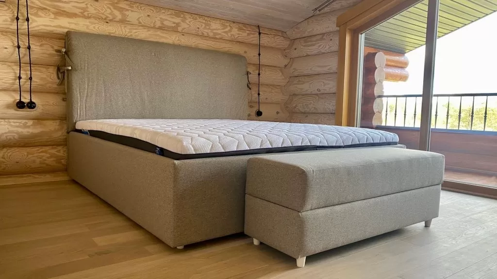 Кровать с подъемным механизмом 