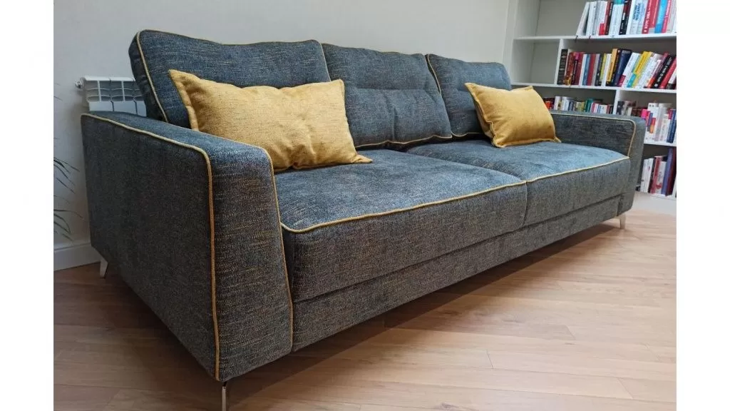 Прямой синий диван 