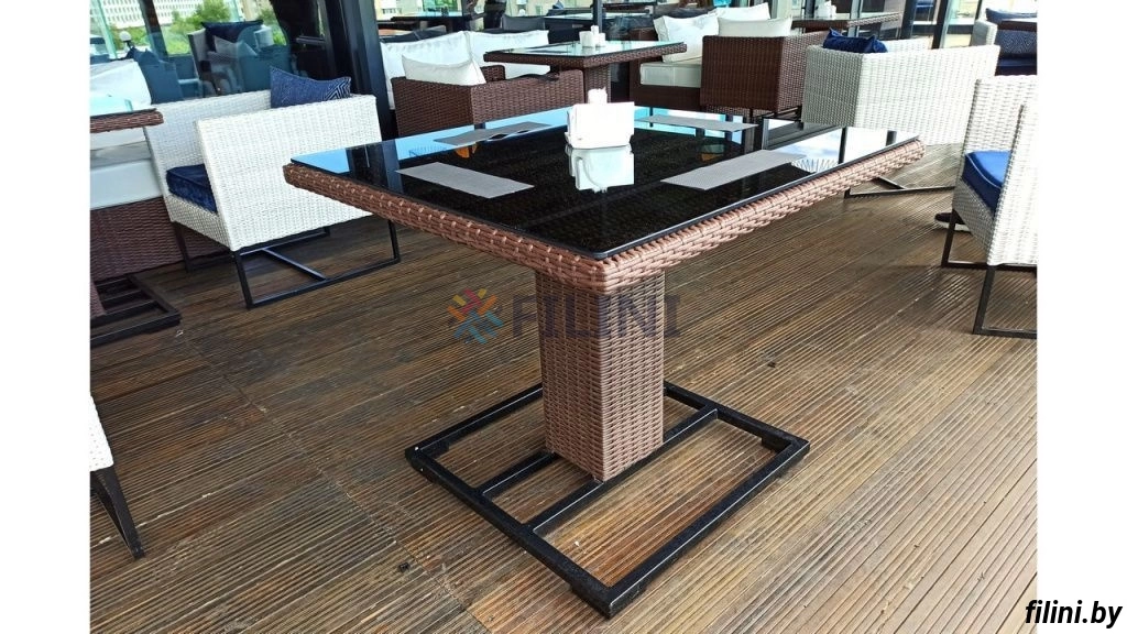 Купить стол из искусственного ротанга, обеденный Рубик-2 в Минске. ООО Фокси крафт - изготовление  уличной мебели из искусственного ротанга на заказ