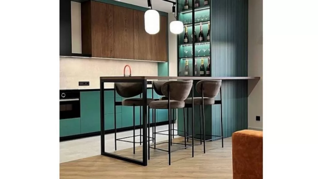 Полубарный стул 