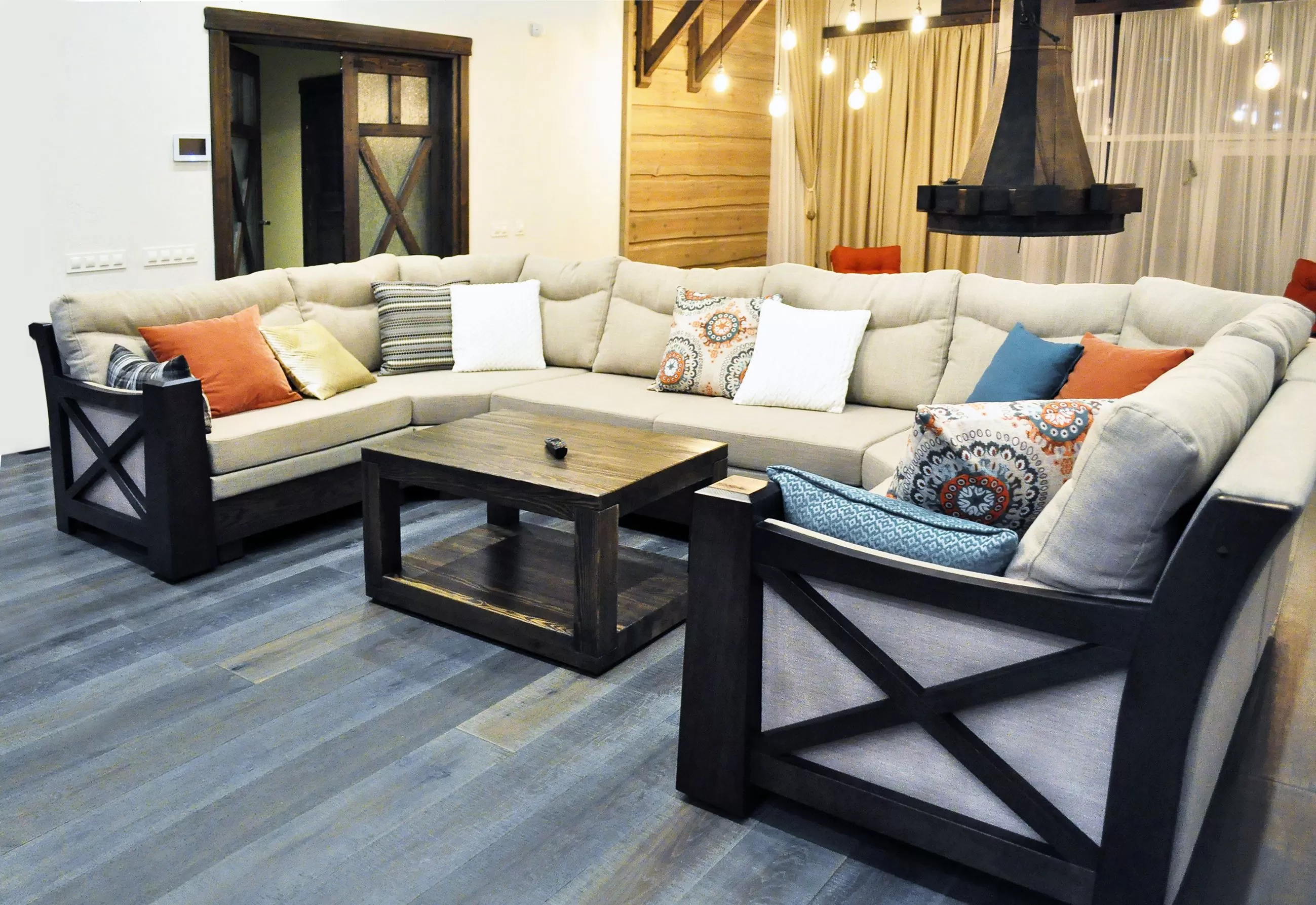 Большой П-образный диван 