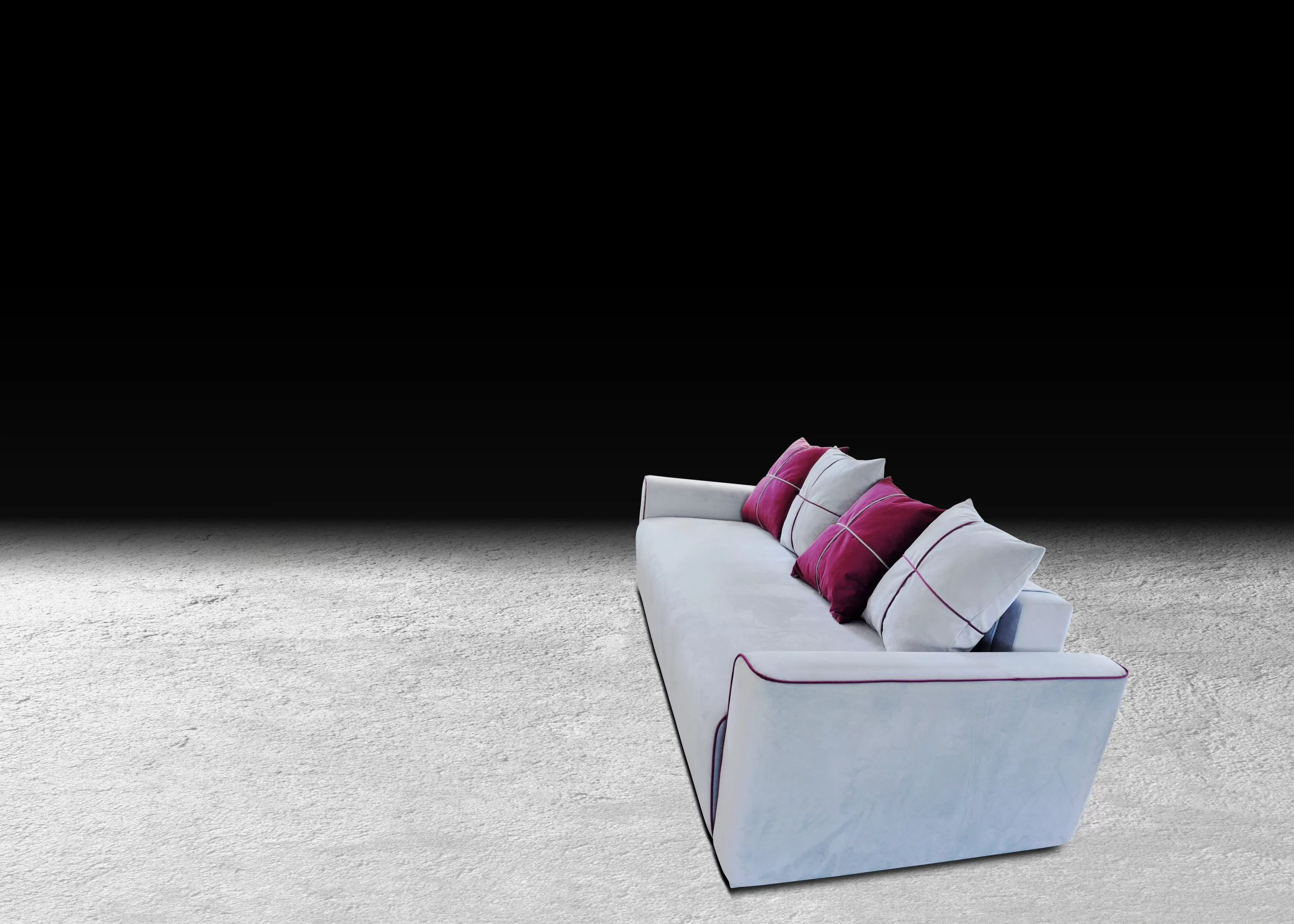 Белый диван с ярким кантом 