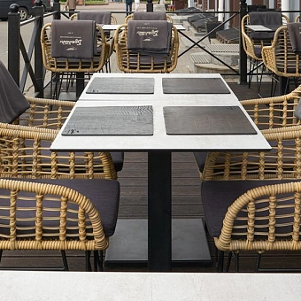 Уличная обеденная группа 