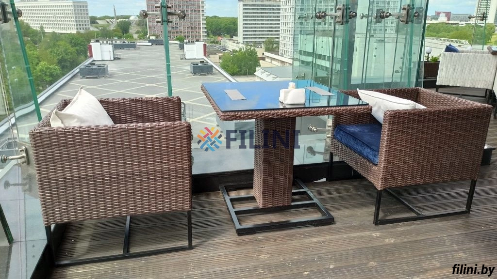 Садовые кресла и стол из искусственного ротанга в наборе садовой мебели "Рубик" на сайте filini.by