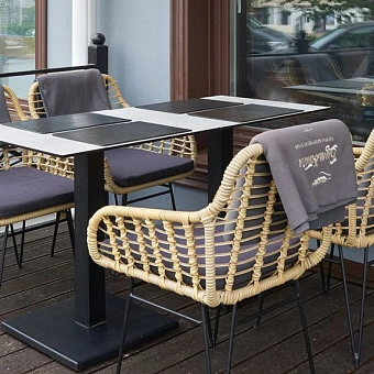 Уличные стол и стулья 