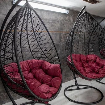 Подвесные кресла из искусственного ротанга в оздоровительном комплексе ФОЦ 