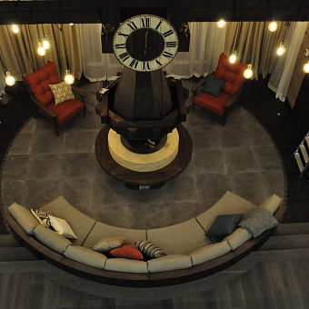 Полукруглый диван и кресла в стиле шале в гостиную на заказ у производителя мебели ООО 