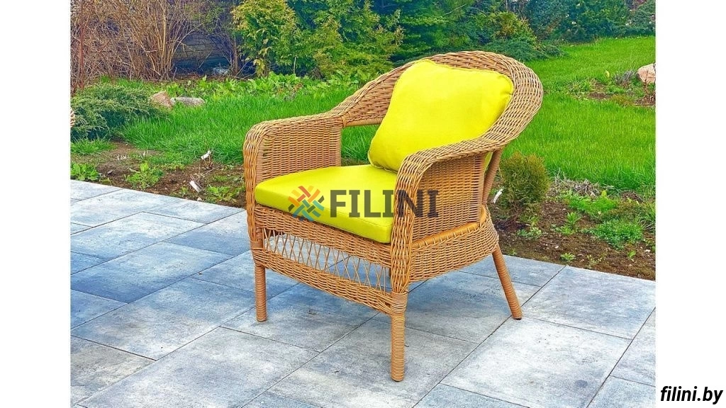 Кресло из комплекта садовой мебели 