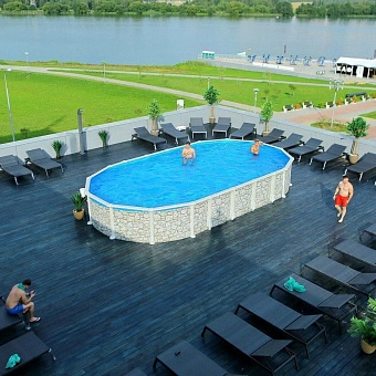 Шезлонг из искусственного ротанга 