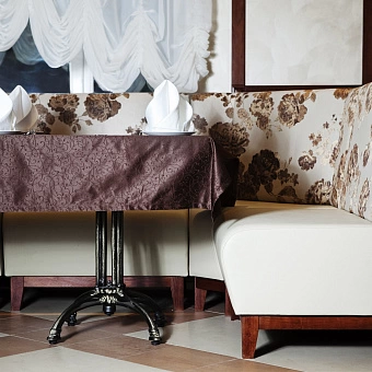 Обеденная зона в ресторане 