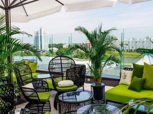 Садовая мебель на летнюю веранду ресторана или террасу кафе от производителя бренда FILINI в Минске